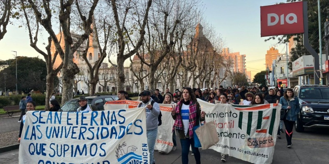 Olavarr�a marcha por la ley de Financiamiento Universitario